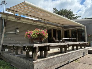 Retractable awning for patio in Minnesota